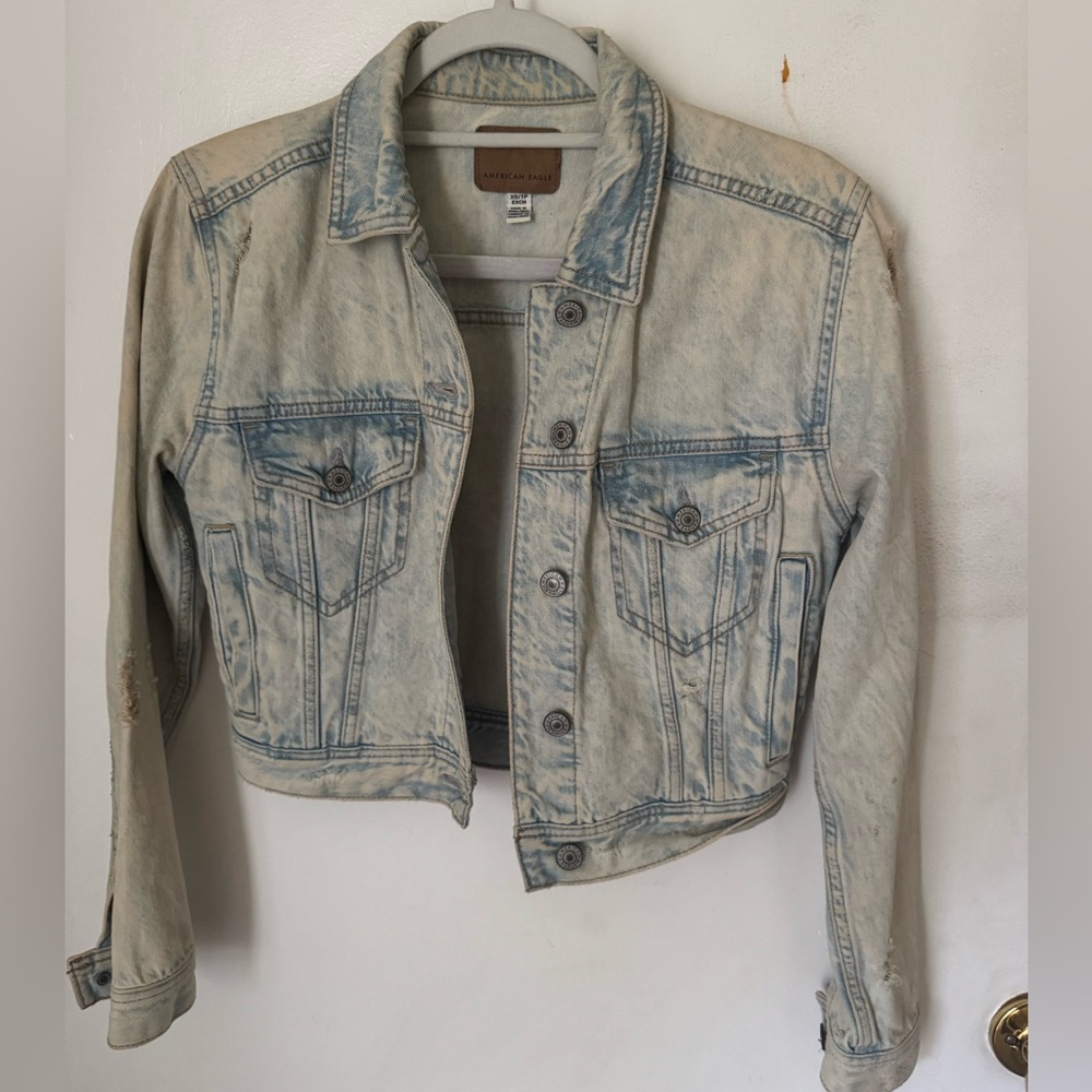 American Eagle Cropped Distressed Denim Jacket – XS